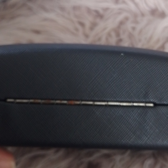 GUESS - Picture 4 of 9